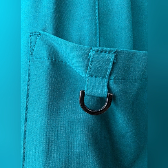 Scrubletics Women's Scrub Top, Size Medium, Green - Picture 6 of 7